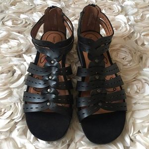 Baretraps NWOT womens sandals